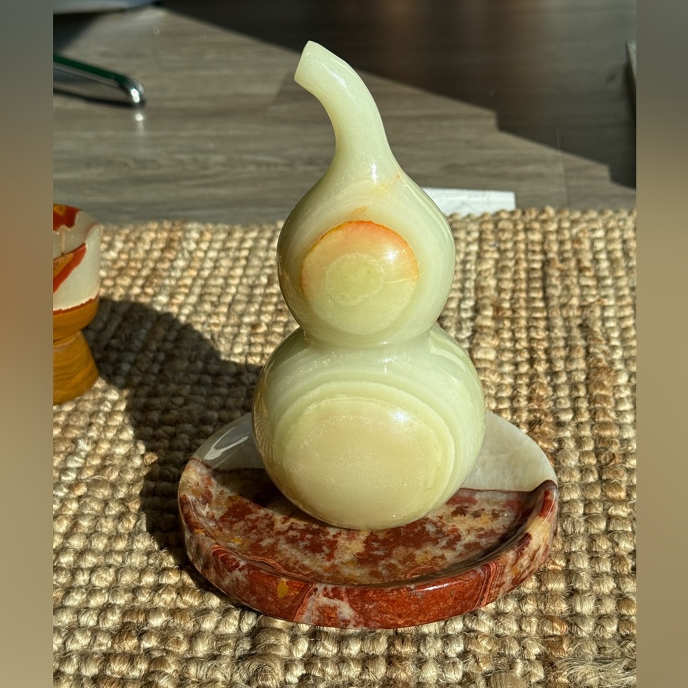 Handmade Natural Onyx Stone Tilted Double Gourd Ornament